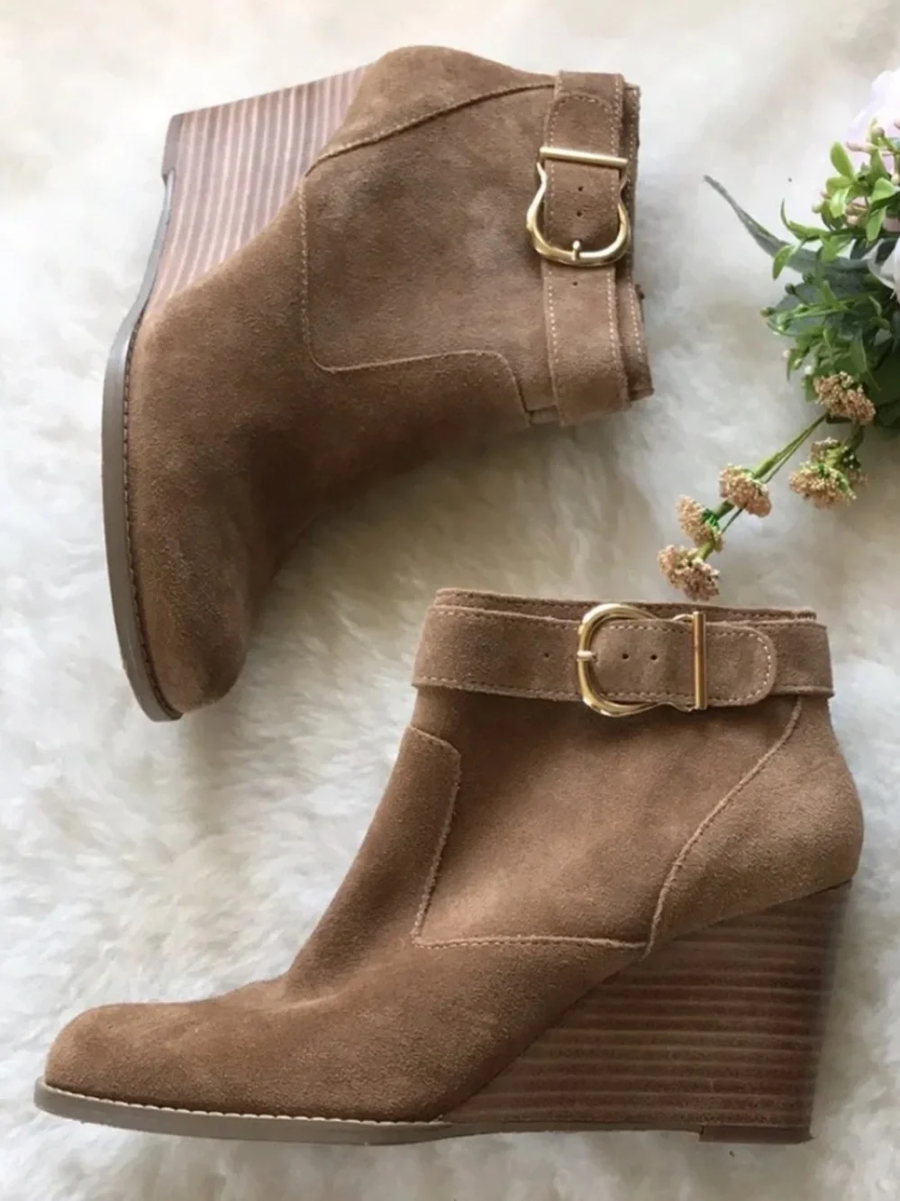 Sole society Peytal tan suede wedge ankle boots 9
